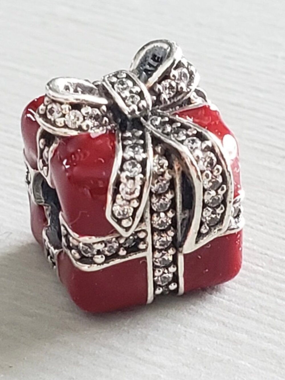 Pandora Sparkling Surprise Charm - RETIRED